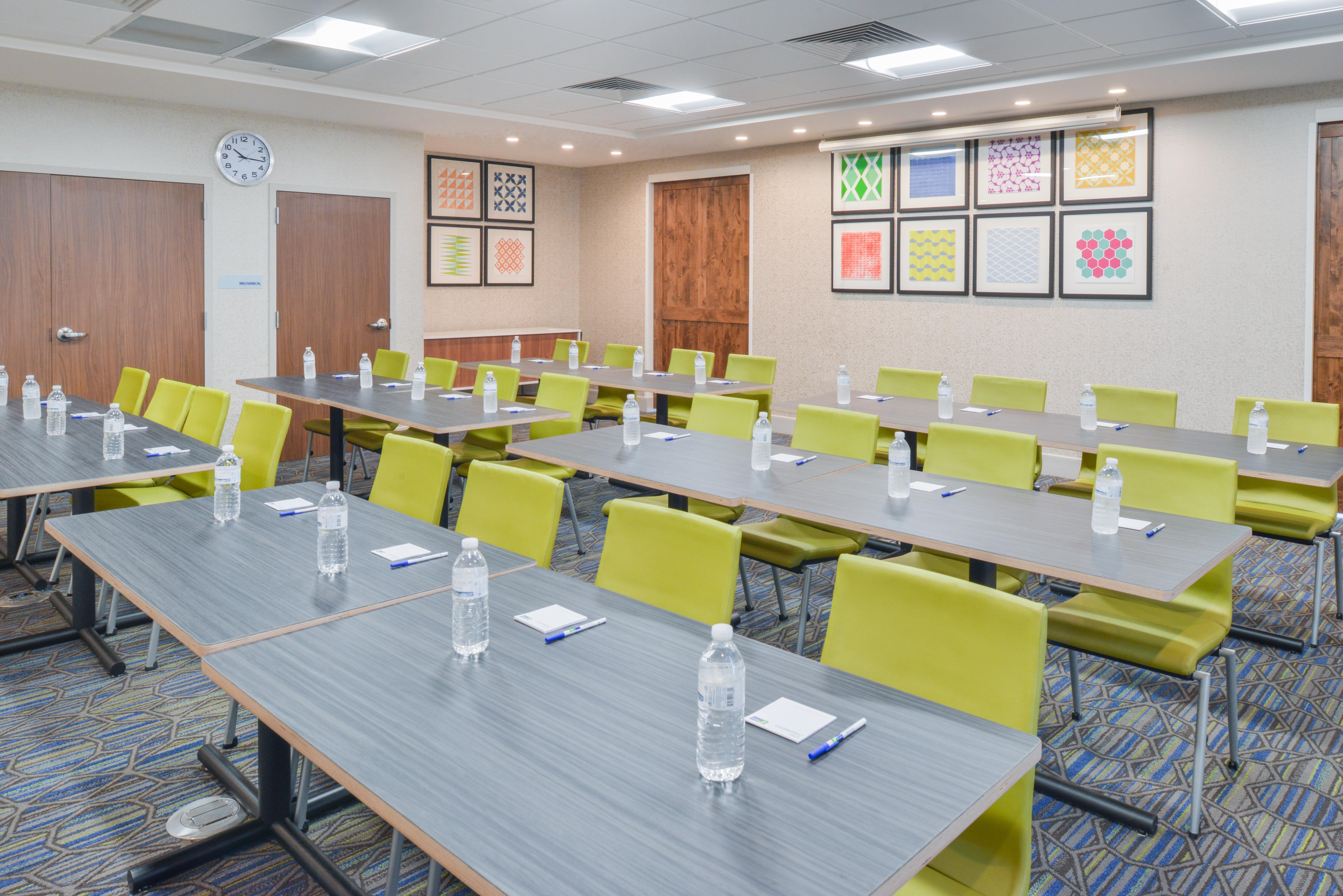 Holiday Inn Express & Suites - Chadron By Ihg Esterno foto